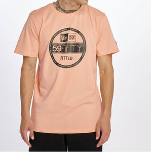 IMBRACAMINTE BARBATI NEW ERA Tricou Ne Estl Visor Sticker Tee Newera Pea Roz - vgeneration.ro