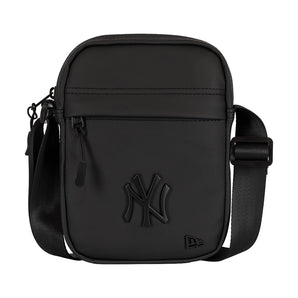 Geanta de umar New Era New York Yankees Matte PU Side Neagră