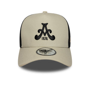 Șapcă New Era 9Forty Trucker A Logo E-Frame Aston Villa Reglabilă Bej