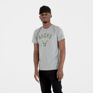 IMBRACAMINTE BARBATI NEW ERA Tricou Team Logo Tee Milwaukee Bucks Gri - vgeneration.ro