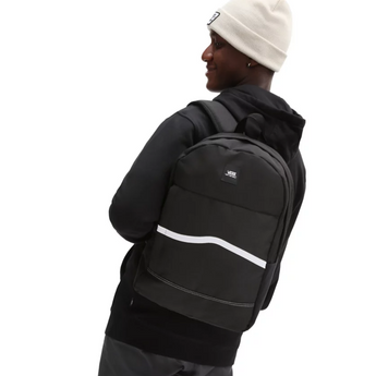 Rucsac negru Construct Skool VANS pe umar